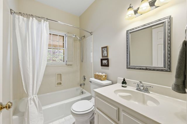 910 N ROCKY HILLS CV, Unincorporated, TN 38018