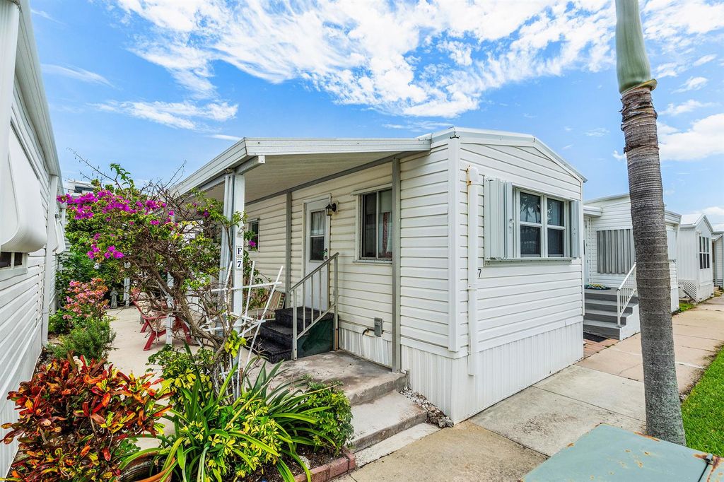 7 Ruthmary Avenue F, Briny Breezes, FL 33435