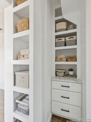 179 Hidden Ranch Ln, Floresville, TX 78114