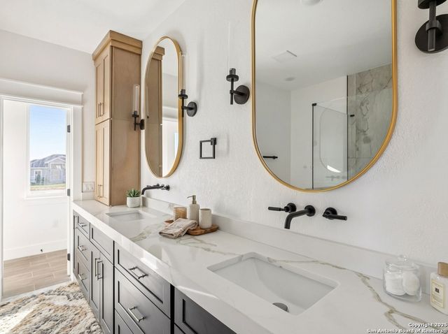 179 Hidden Ranch Ln, Floresville, TX 78114