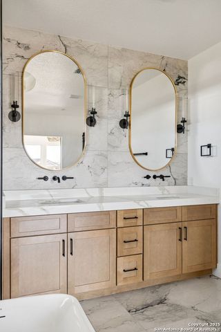 179 Hidden Ranch Ln, Floresville, TX 78114