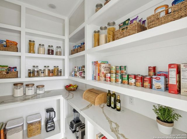 179 Hidden Ranch Ln, Floresville, TX 78114