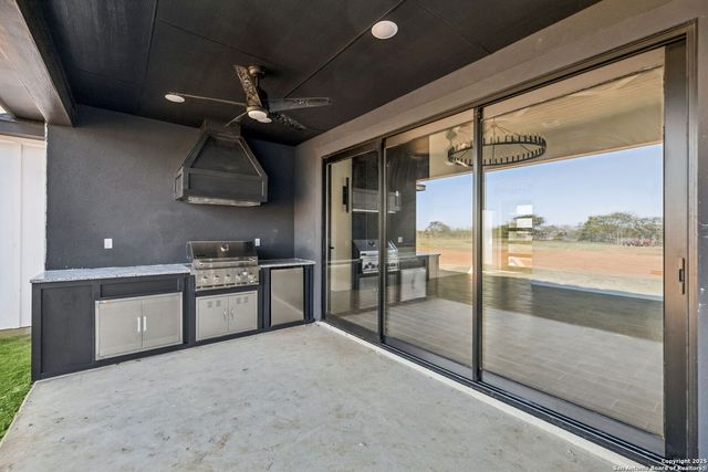 179 Hidden Ranch Ln, Floresville, TX 78114