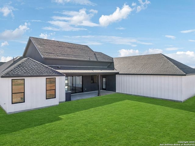 179 Hidden Ranch Ln, Floresville, TX 78114