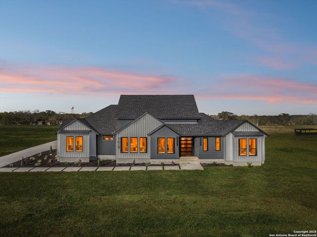 179 Hidden Ranch Ln, Floresville, TX 78114