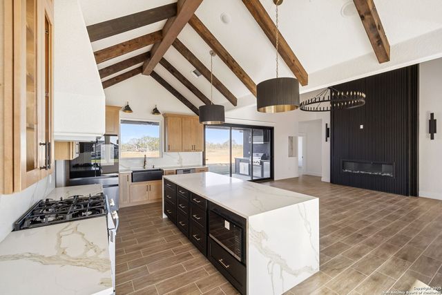 179 Hidden Ranch Ln, Floresville, TX 78114