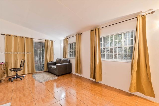 827 NW 73rd St, Miami, FL 33150