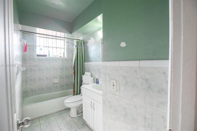 827 NW 73rd St, Miami, FL 33150