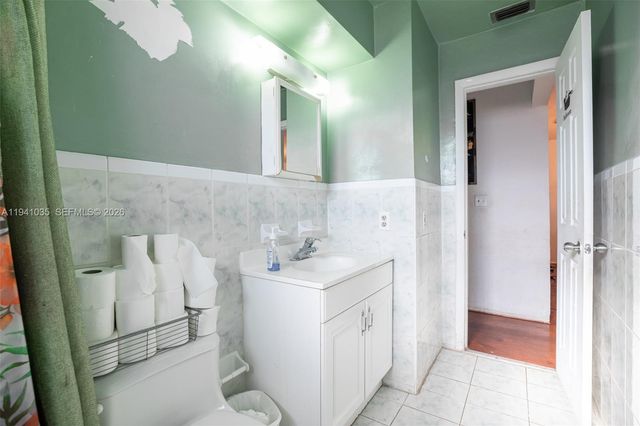 827 NW 73rd St, Miami, FL 33150