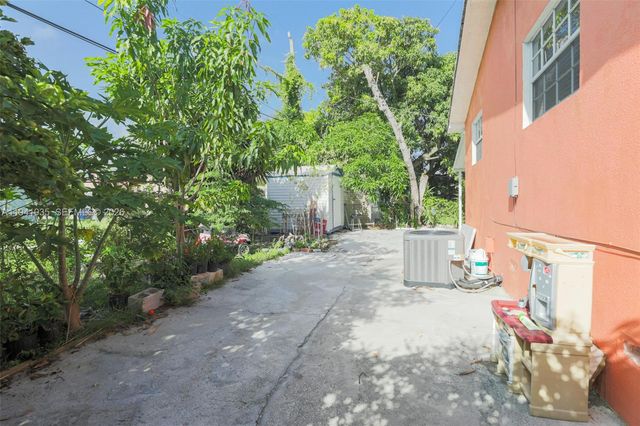 827 NW 73rd St, Miami, FL 33150