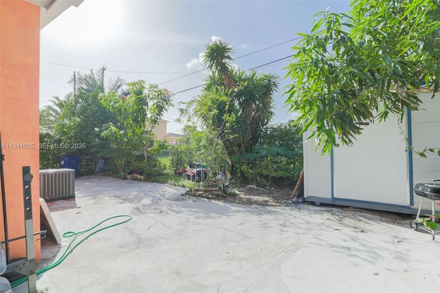 827 NW 73rd St, Miami, FL 33150