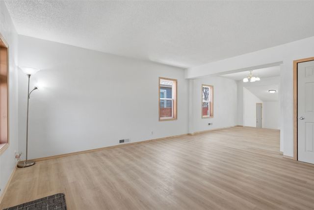 423 41st Street NE, Cedar Rapids, IA 52402