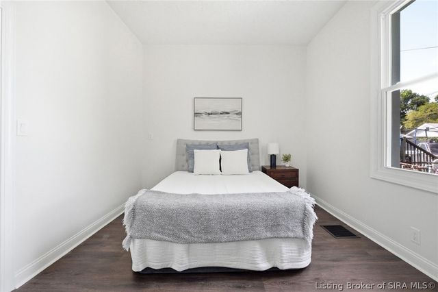 1126 Myrtle Avenue, New Albany, IN 47150