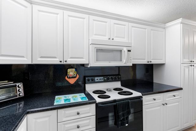 5728 Phoenix Palm Court, Delray Beach, FL 33484