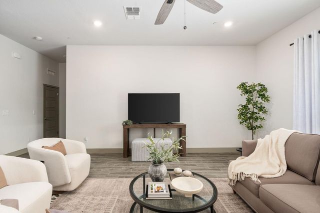 6346 E Fedora Avenue, Fresno, CA 93727