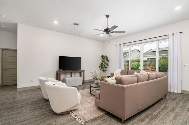 6346 E Fedora Avenue, Fresno, CA 93727