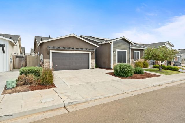 6346 E Fedora Avenue, Fresno, CA 93727