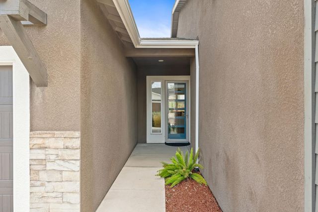 6346 E Fedora Avenue, Fresno, CA 93727