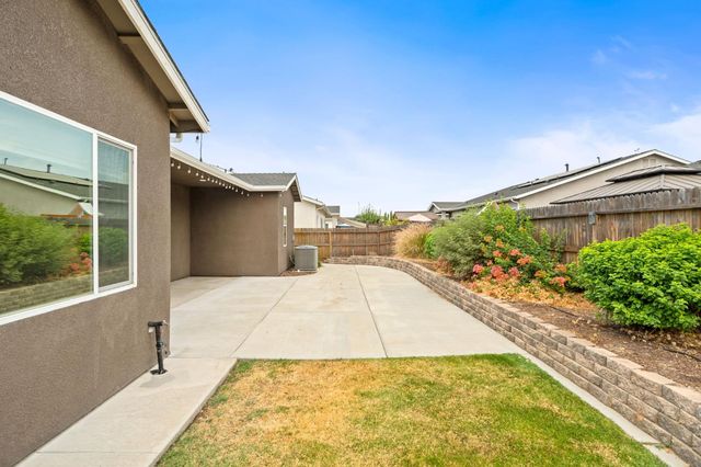 6346 E Fedora Avenue, Fresno, CA 93727