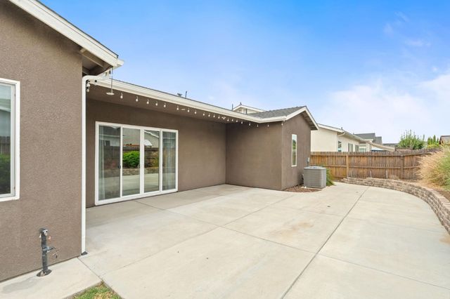 6346 E Fedora Avenue, Fresno, CA 93727