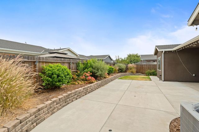 6346 E Fedora Avenue, Fresno, CA 93727