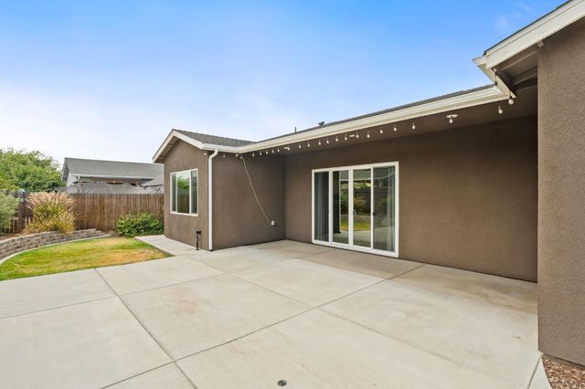 6346 E Fedora Avenue, Fresno, CA 93727