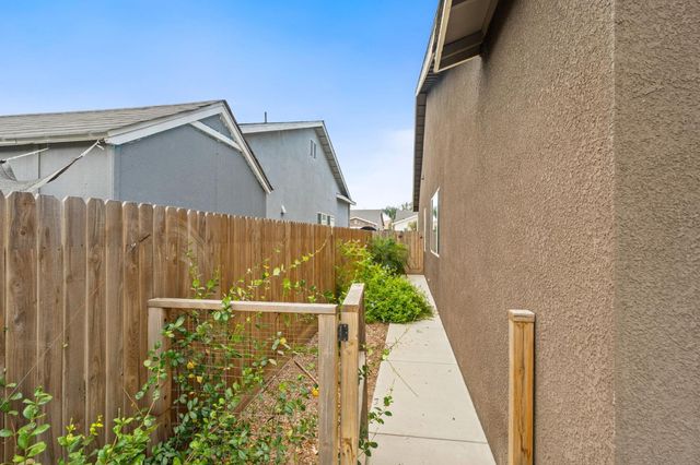 6346 E Fedora Avenue, Fresno, CA 93727