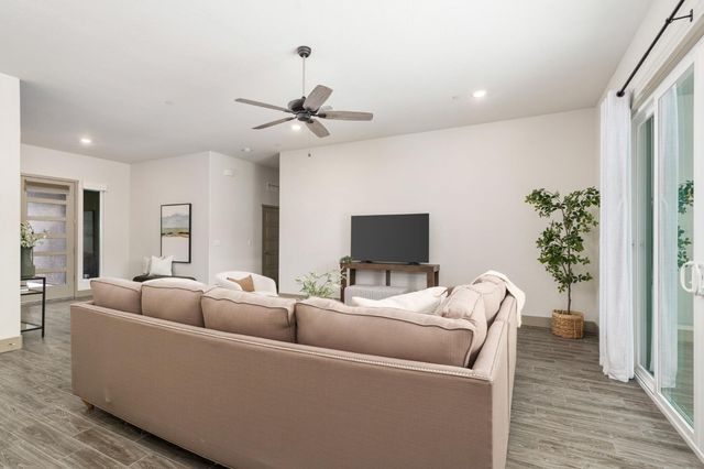 6346 E Fedora Avenue, Fresno, CA 93727