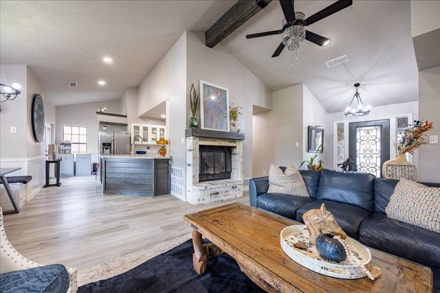 1301 N Saint Charles Avenue, Pilot Point, TX 76258