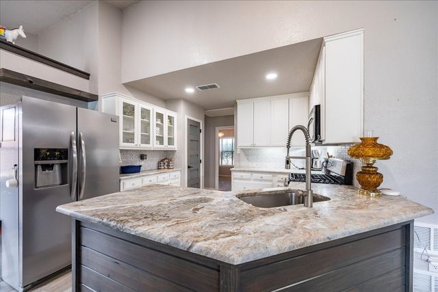 1301 N Saint Charles Avenue, Pilot Point, TX 76258