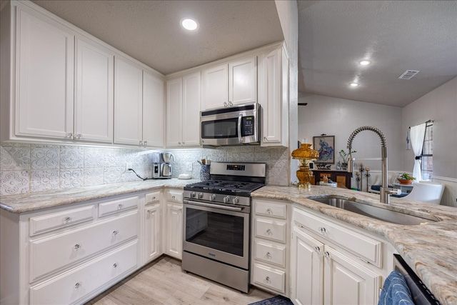 1301 N Saint Charles Avenue, Pilot Point, TX 76258