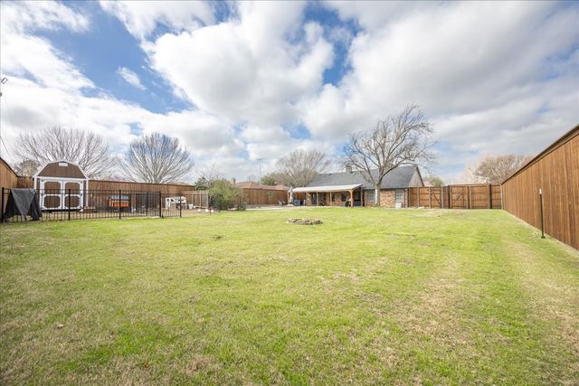 1301 N Saint Charles Avenue, Pilot Point, TX 76258