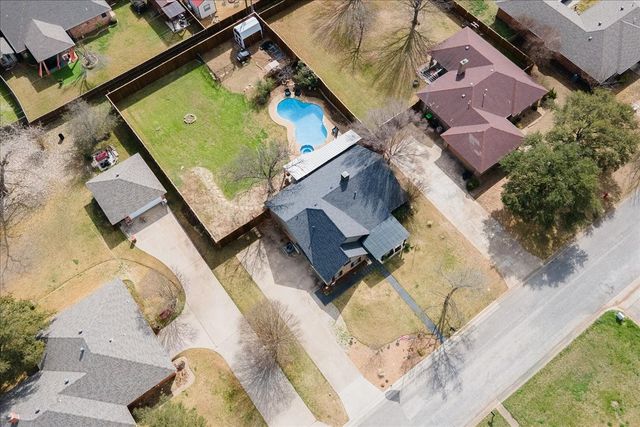 1301 N Saint Charles Avenue, Pilot Point, TX 76258