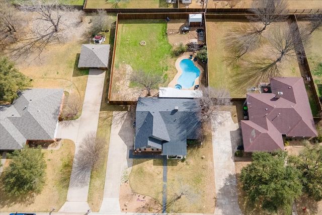 1301 N Saint Charles Avenue, Pilot Point, TX 76258