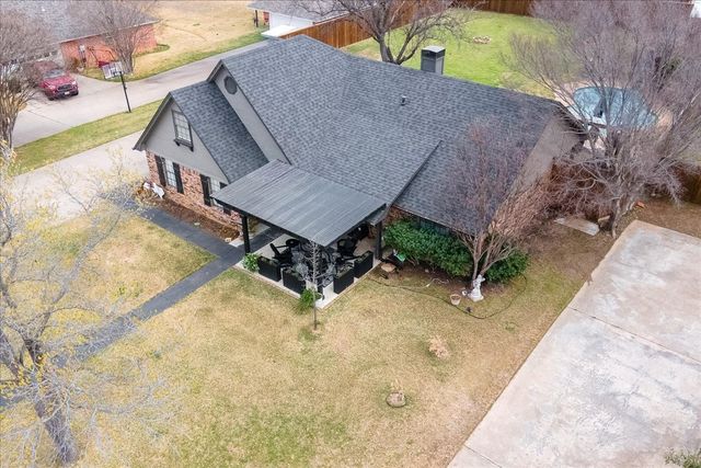 1301 N Saint Charles Avenue, Pilot Point, TX 76258