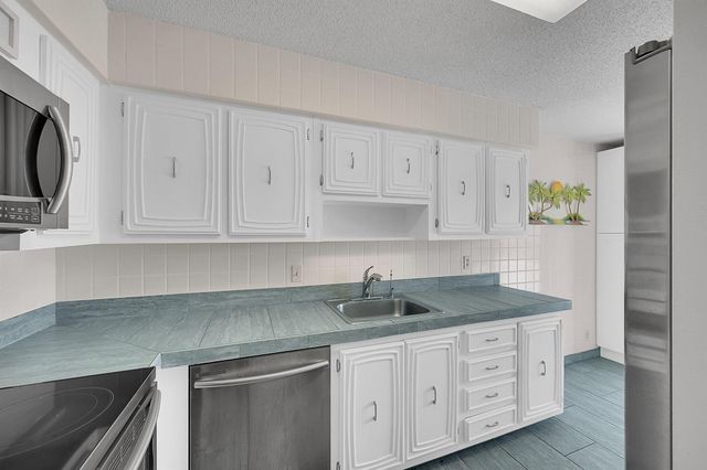 13791 Flora Place A, Delray Beach, FL 33484