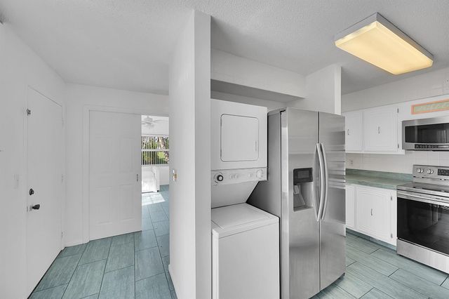 13791 Flora Place A, Delray Beach, FL 33484