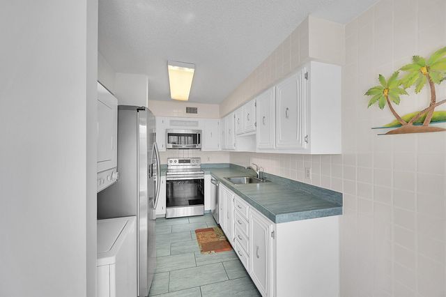 13791 Flora Place A, Delray Beach, FL 33484