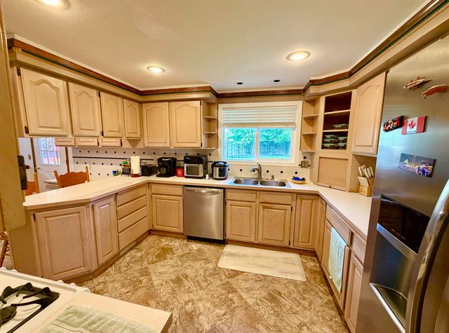 407 E SHILOH HILLS Dr, Spokane, WA 99208
