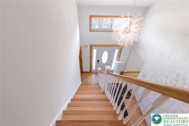 27 Brunswick Drive, Pocono Twp, PA 18344