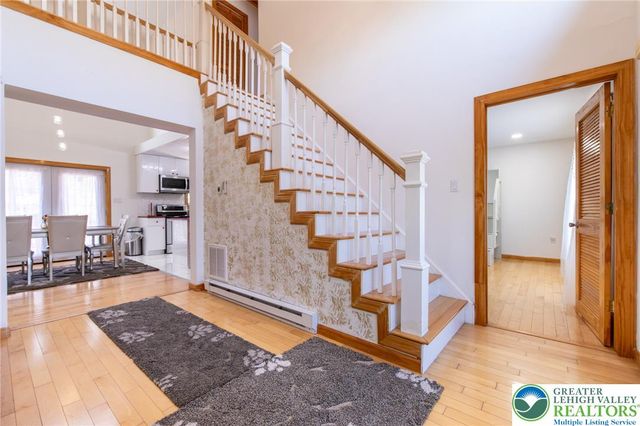 27 Brunswick Drive, Pocono Twp, PA 18344