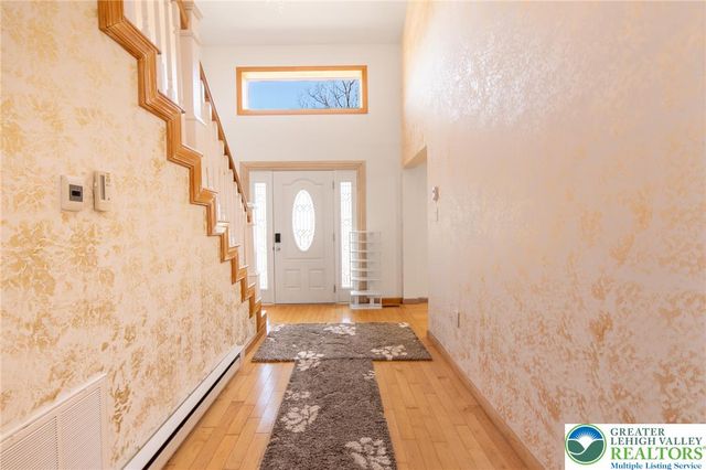 27 Brunswick Drive, Pocono Twp, PA 18344