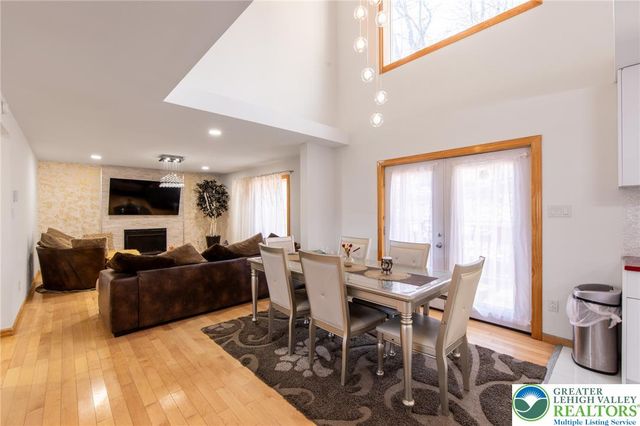 27 Brunswick Drive, Pocono Twp, PA 18344