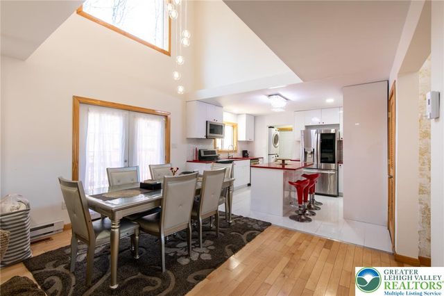 27 Brunswick Drive, Pocono Twp, PA 18344