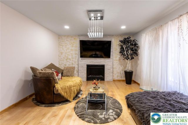 27 Brunswick Drive, Pocono Twp, PA 18344