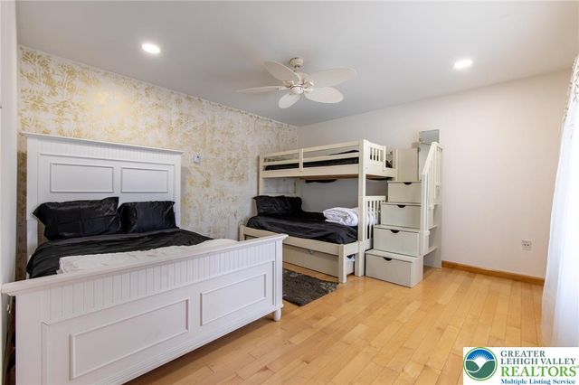 27 Brunswick Drive, Pocono Twp, PA 18344