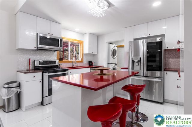 27 Brunswick Drive, Pocono Twp, PA 18344