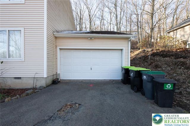 27 Brunswick Drive, Pocono Twp, PA 18344