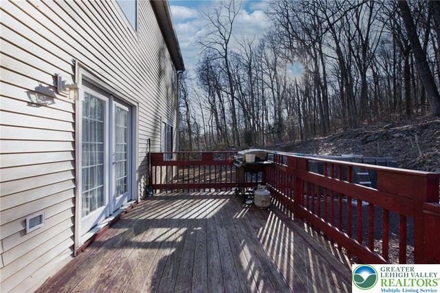 27 Brunswick Drive, Pocono Twp, PA 18344