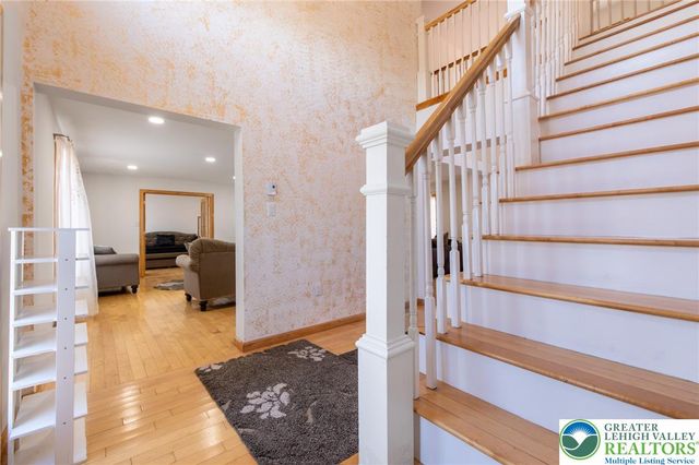 27 Brunswick Drive, Pocono Twp, PA 18344